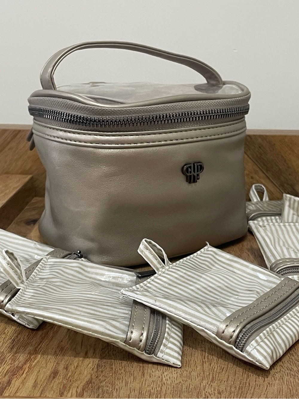 🎆 PurseN Metallic Taupe Gold Pewter Travel Packet Case